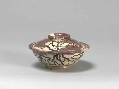 Oribe Lidded Bowl with Oak Leaf Design Image