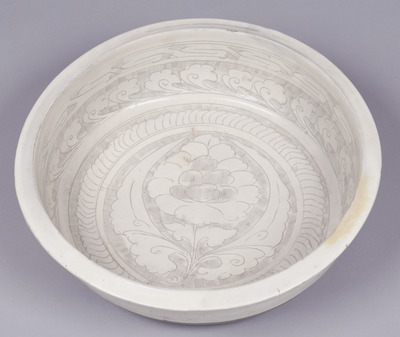 Dish with Carved Peonies on White Comb Marked Ground Cizhou ware Image