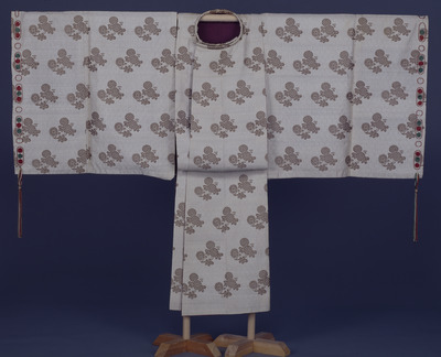 Winter Hanjiri (Prince's Robe) with Grape Vines and Chrysanthemums on White Tortoise-shell Diaper in Image