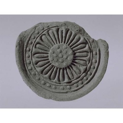 Round Eaves Tile with Thin Lotus Petal Design Excavated from Yokoihai-ji Temple Image