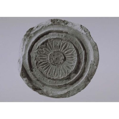 Round Eaves Tile with Thin Lotus Petal Design Excavated from Kunikyo Palace Image