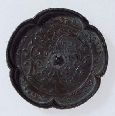 Five-lobed Mirror with Arabesque Image