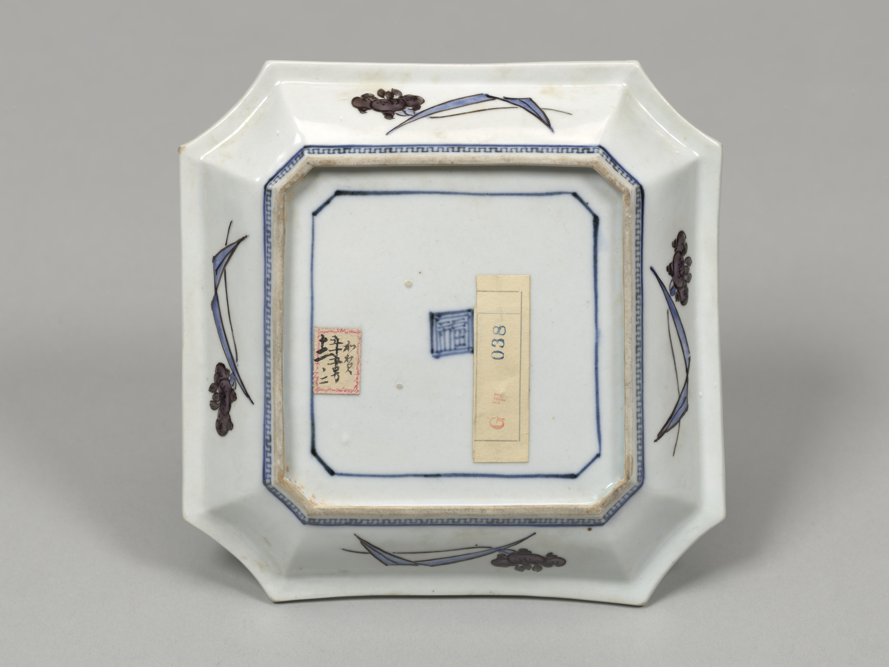 色絵竹に鳥図八角皿 - 京都国立博物館 館蔵品データベース