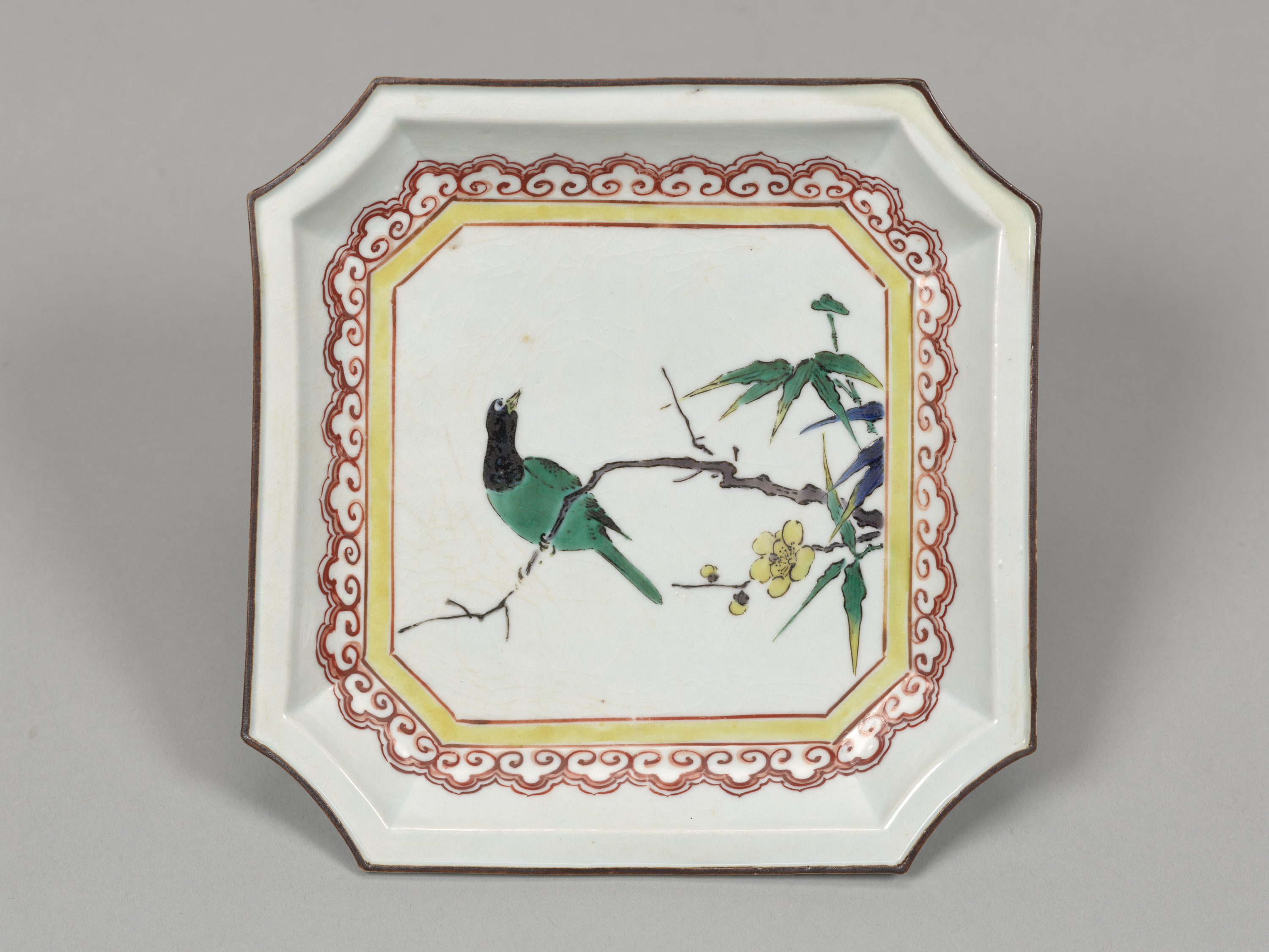 色絵梅花鳥文入隅四方皿 Image