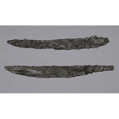 Fragments of Knives Excavated from the Nishinoda Sutra Mound Image