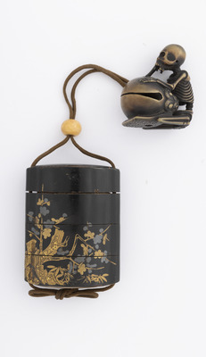 Inro with Plum Blossoms and Chrysanthemums in Makie Image