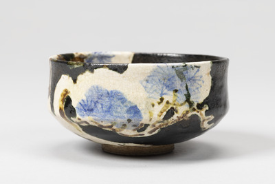 銹絵染付雪松文茶碗 画像