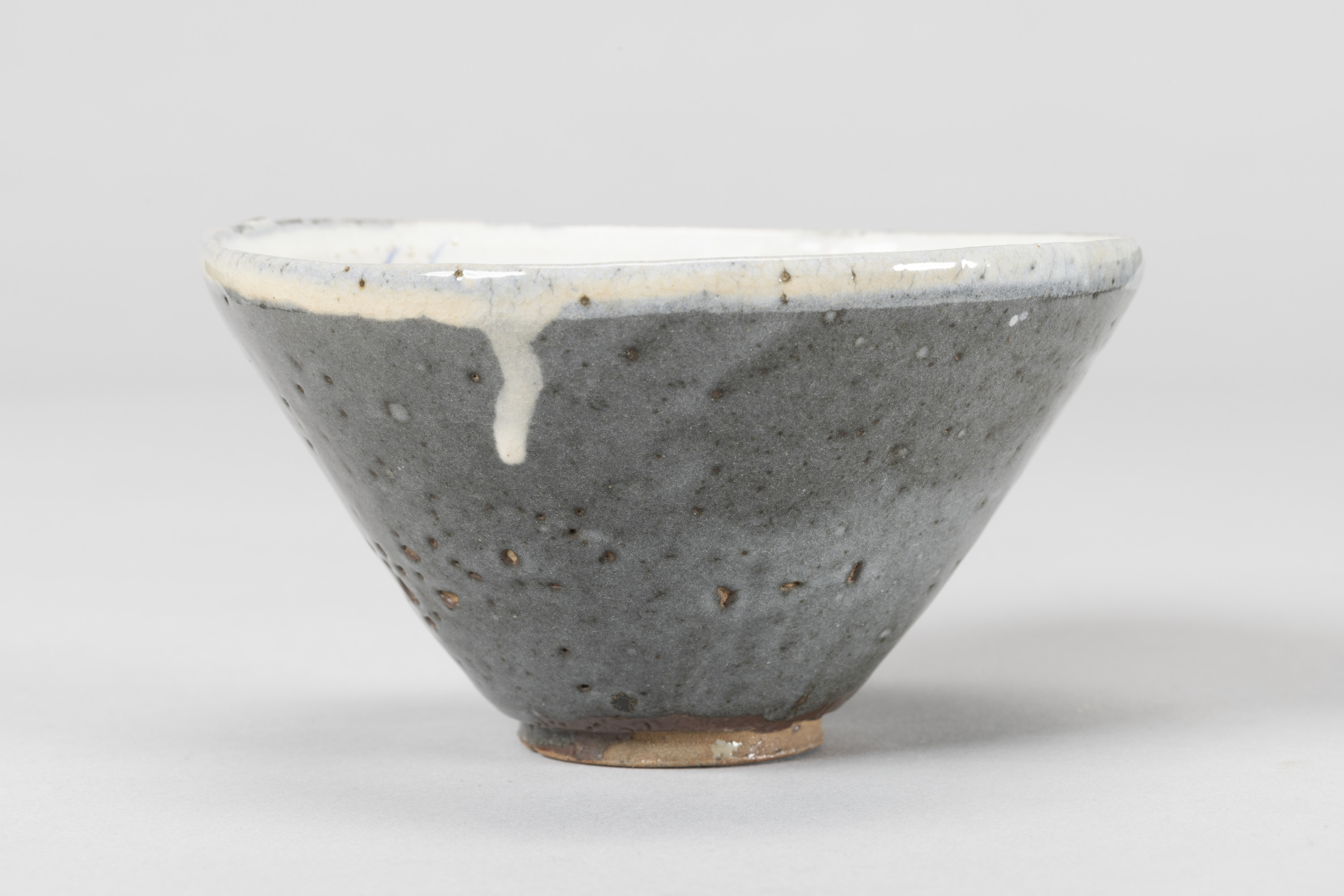 染付魚藻文茶碗　志賀焼 画像