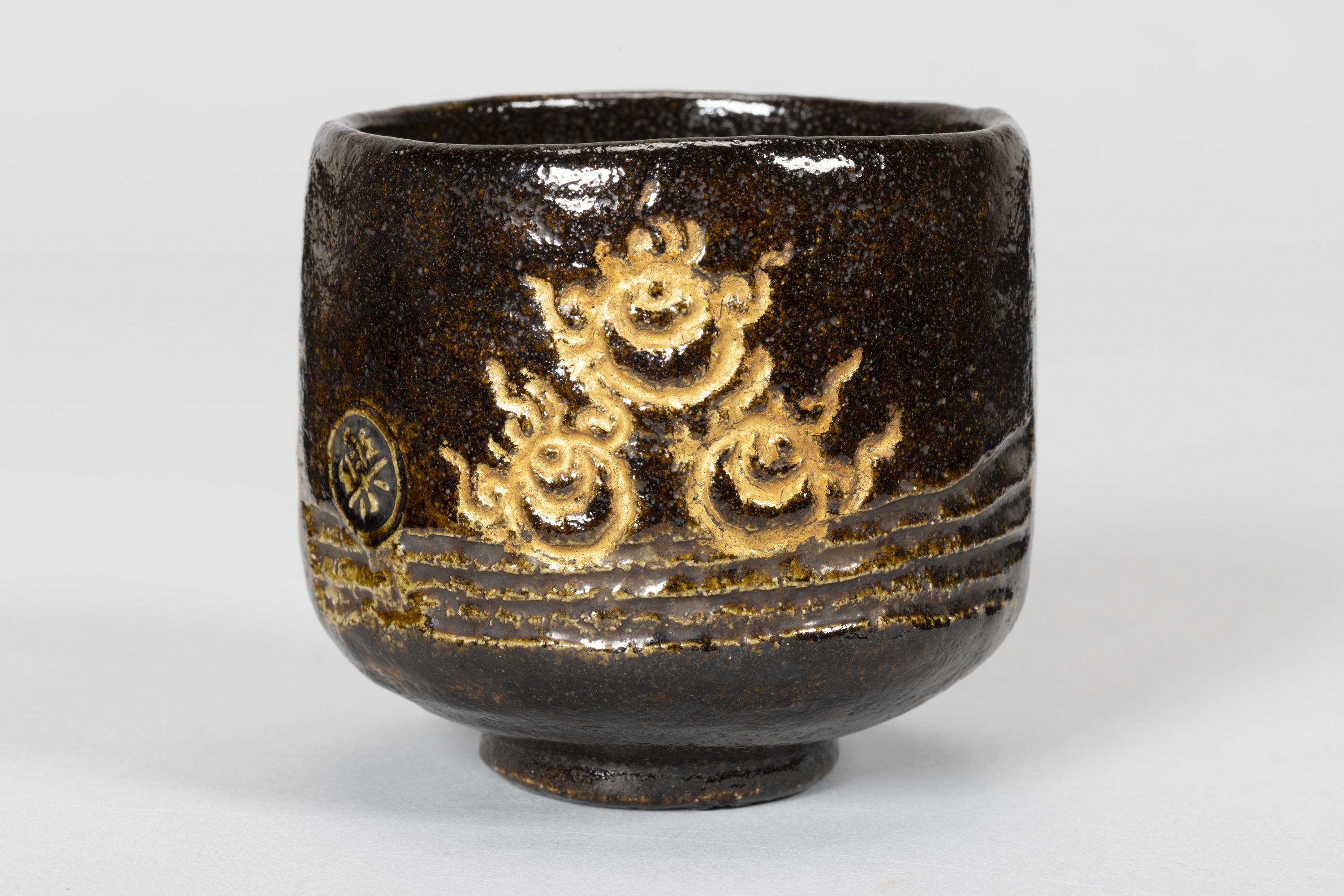 黒楽金彩宝珠文茶碗 画像