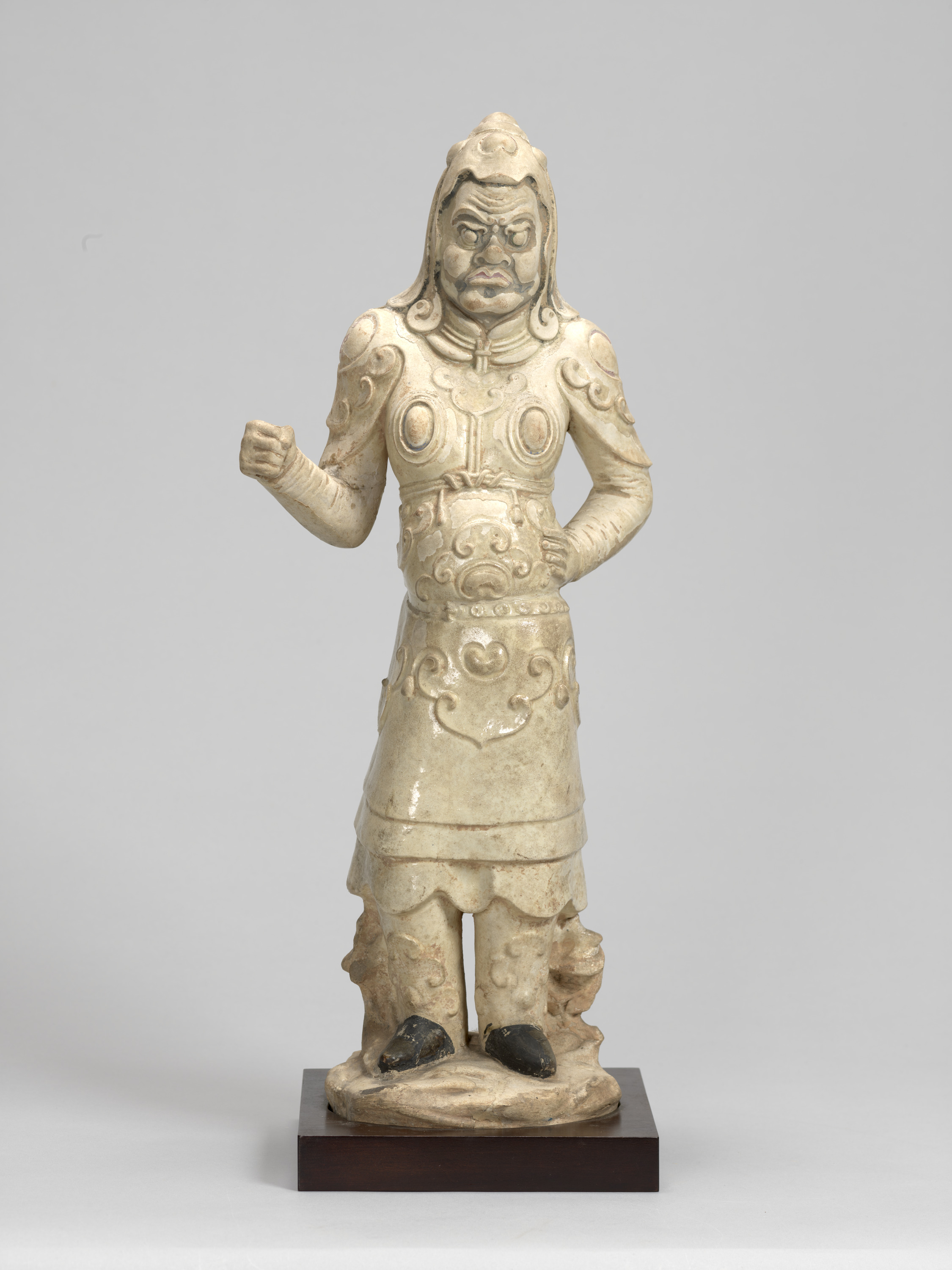 黄白釉加彩武人俑 画像