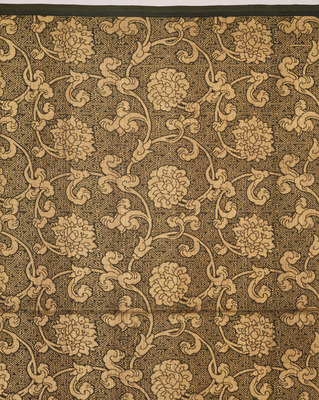 Kinran (Gold Brocade) Cloth with Single Vine Peony Arabesques on Alternating Triangle Scale Ground Image