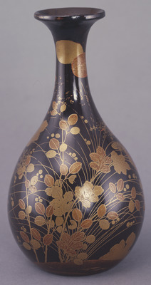 Sake Decanter with Autumn Grasses in Makie Image