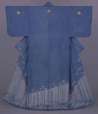 Kosode (Small Sleeved Kimono) with Waves and Folk of Birds in Dyeing and Embroidery on Light Blue Gr Image