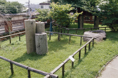 Sanjo Bridge Pier Image