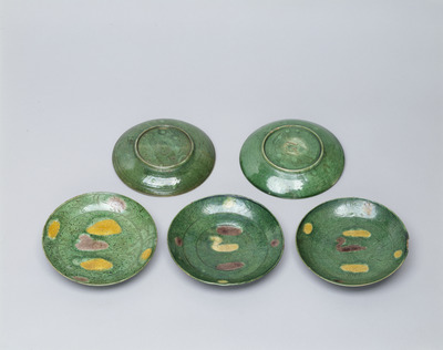 三彩刻花絵替文皿 画像