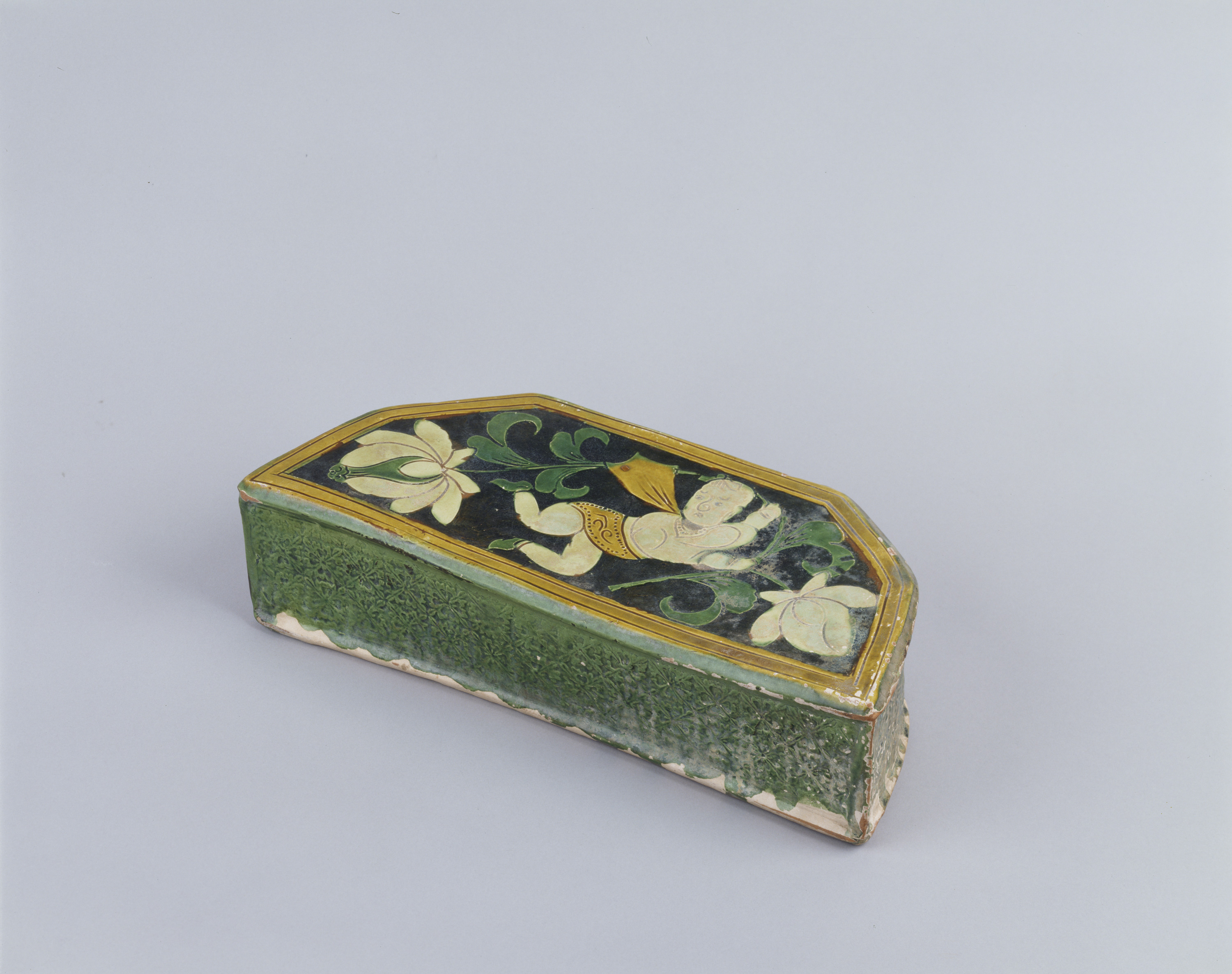 三彩蓮花唐子文枕 磁州窯 画像