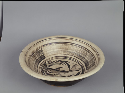 白地鉄絵魚藻文大鉢 磁州窯 画像